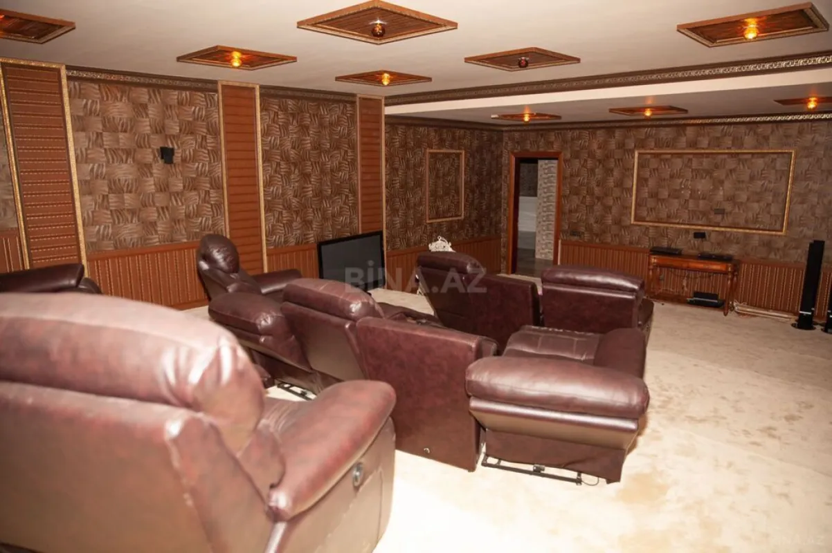 Satılır 10 otaqlı həyət evi 1500 m²