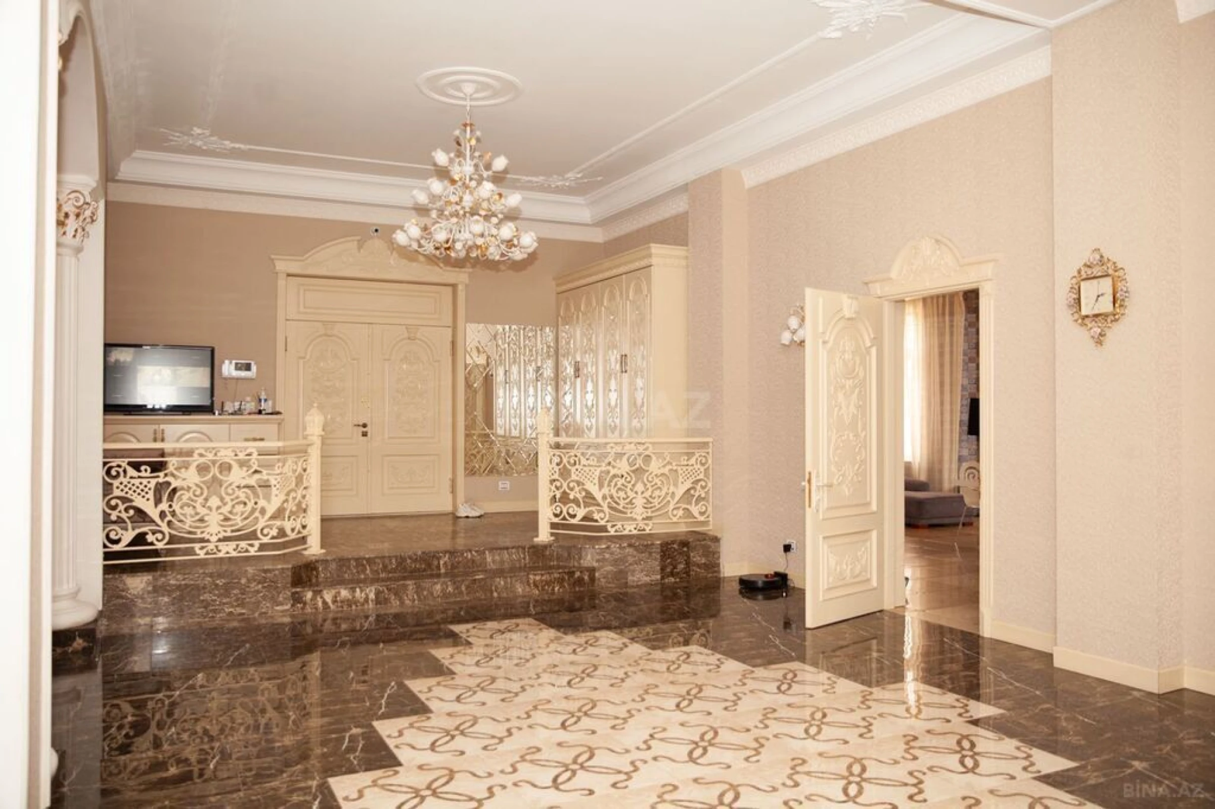 Satılır 10 otaqlı həyət evi 1500 m²