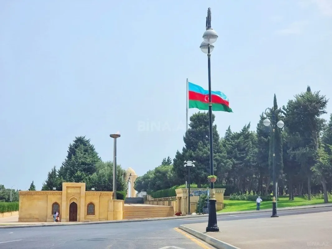 Satılır 10 otaqlı həyət evi 1500 m²