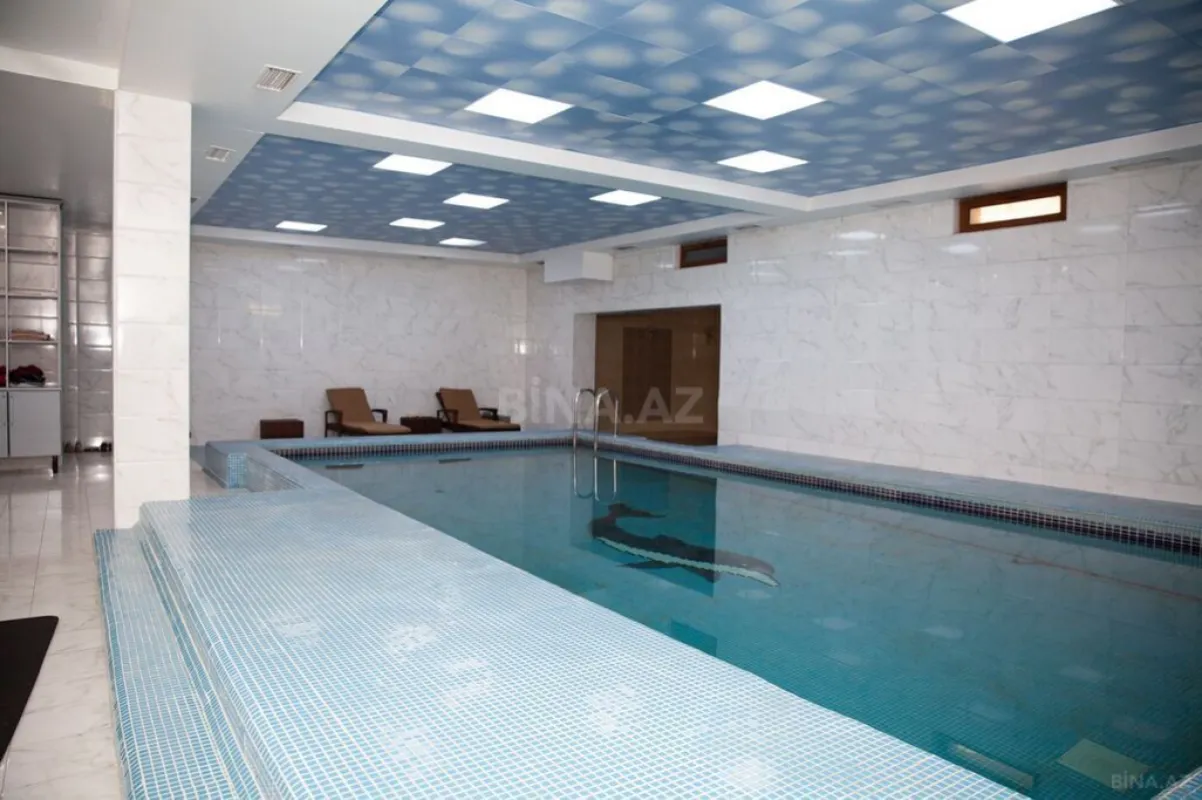 Satılır 10 otaqlı həyət evi 1500 m²