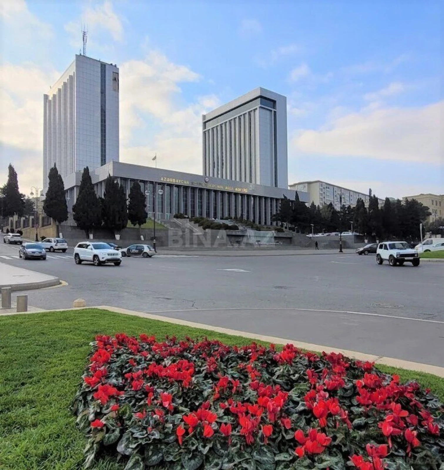 Satılır 10 otaqlı həyət evi 1500 m²