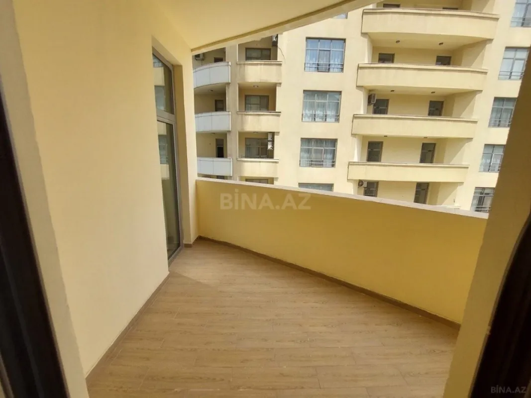 Satılır 4 otaqlı mənzil 215 m²