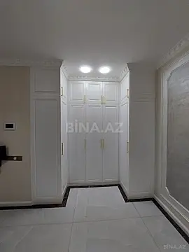 Satılır 4 otaqlı mənzil 215 m²