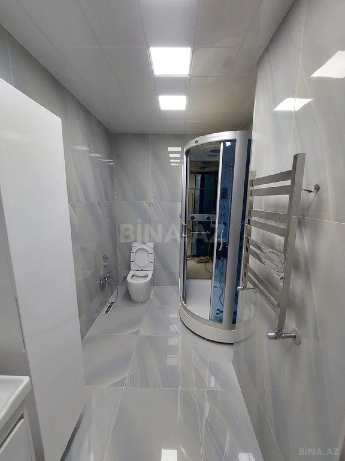 Satılır 4 otaqlı mənzil 215 m²