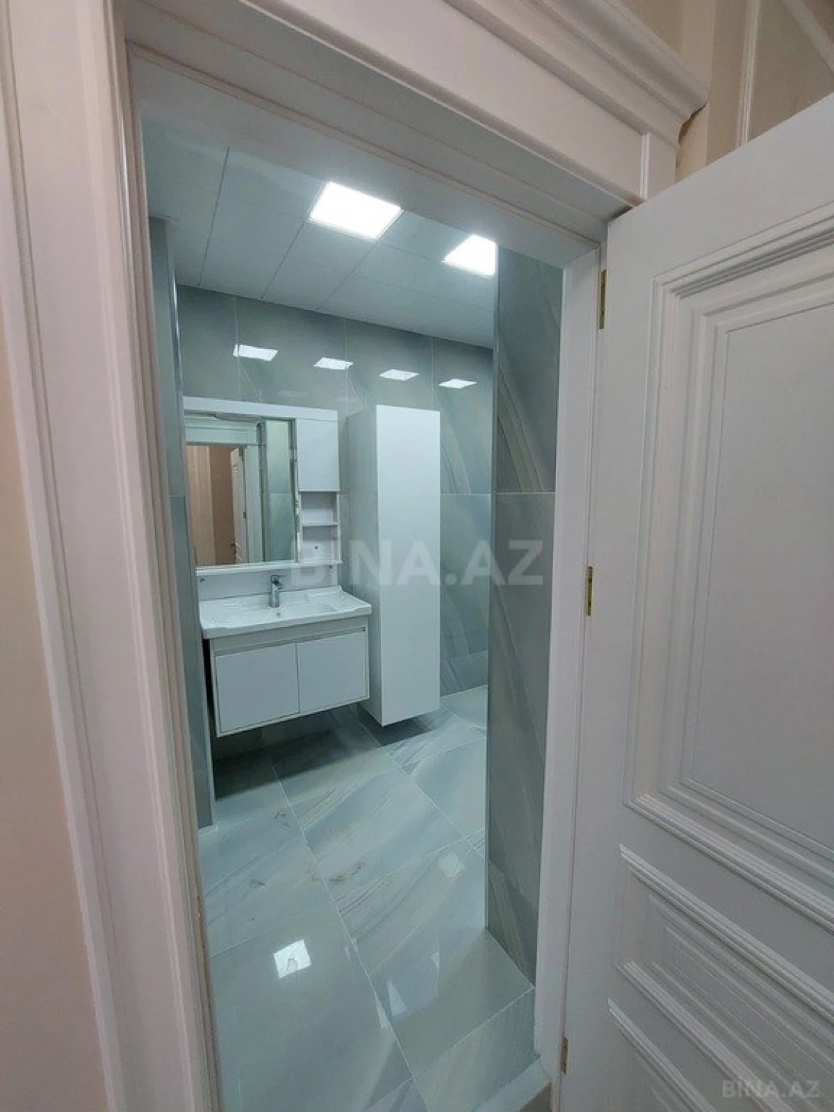 Satılır 4 otaqlı mənzil 215 m²