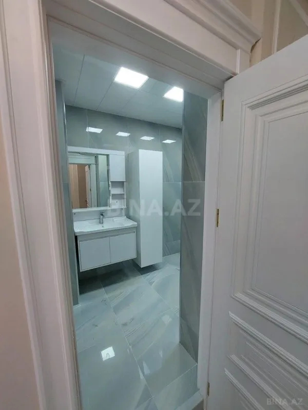 Satılır 4 otaqlı mənzil 215 m²