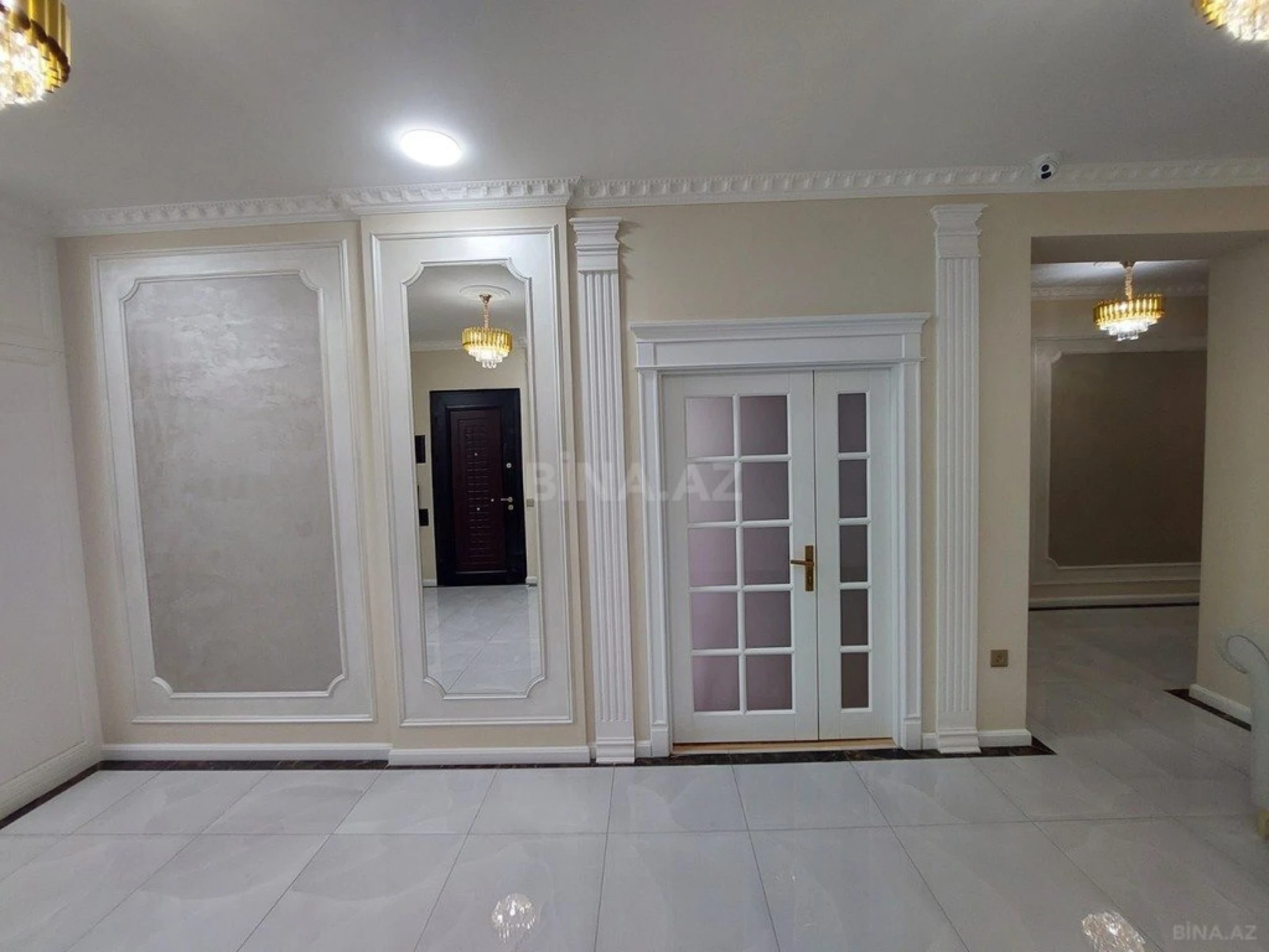 Satılır 4 otaqlı mənzil 215 m²
