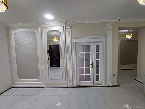 Satılır 4 otaqlı mənzil 215 m²