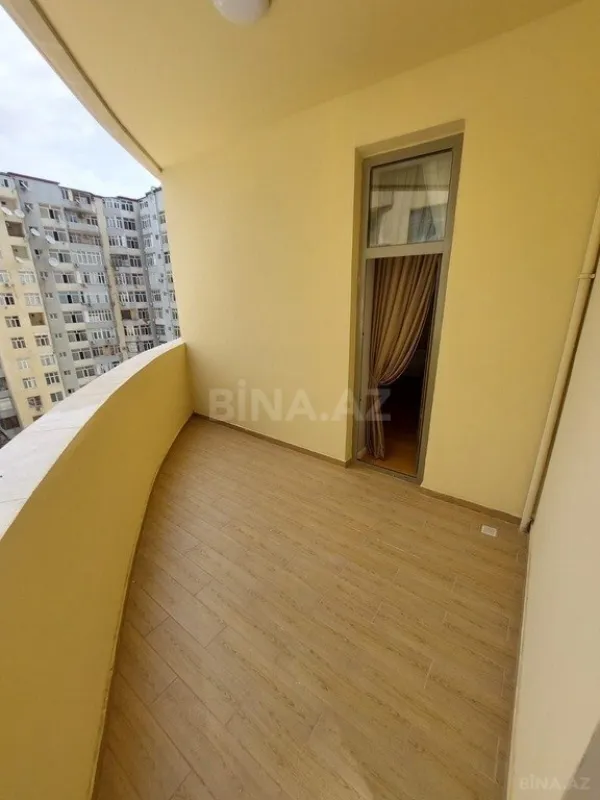 Satılır 4 otaqlı mənzil 215 m²