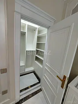 Satılır 4 otaqlı mənzil 215 m²