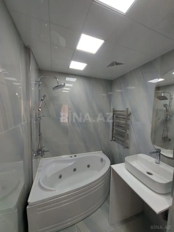 Satılır 4 otaqlı mənzil 215 m²