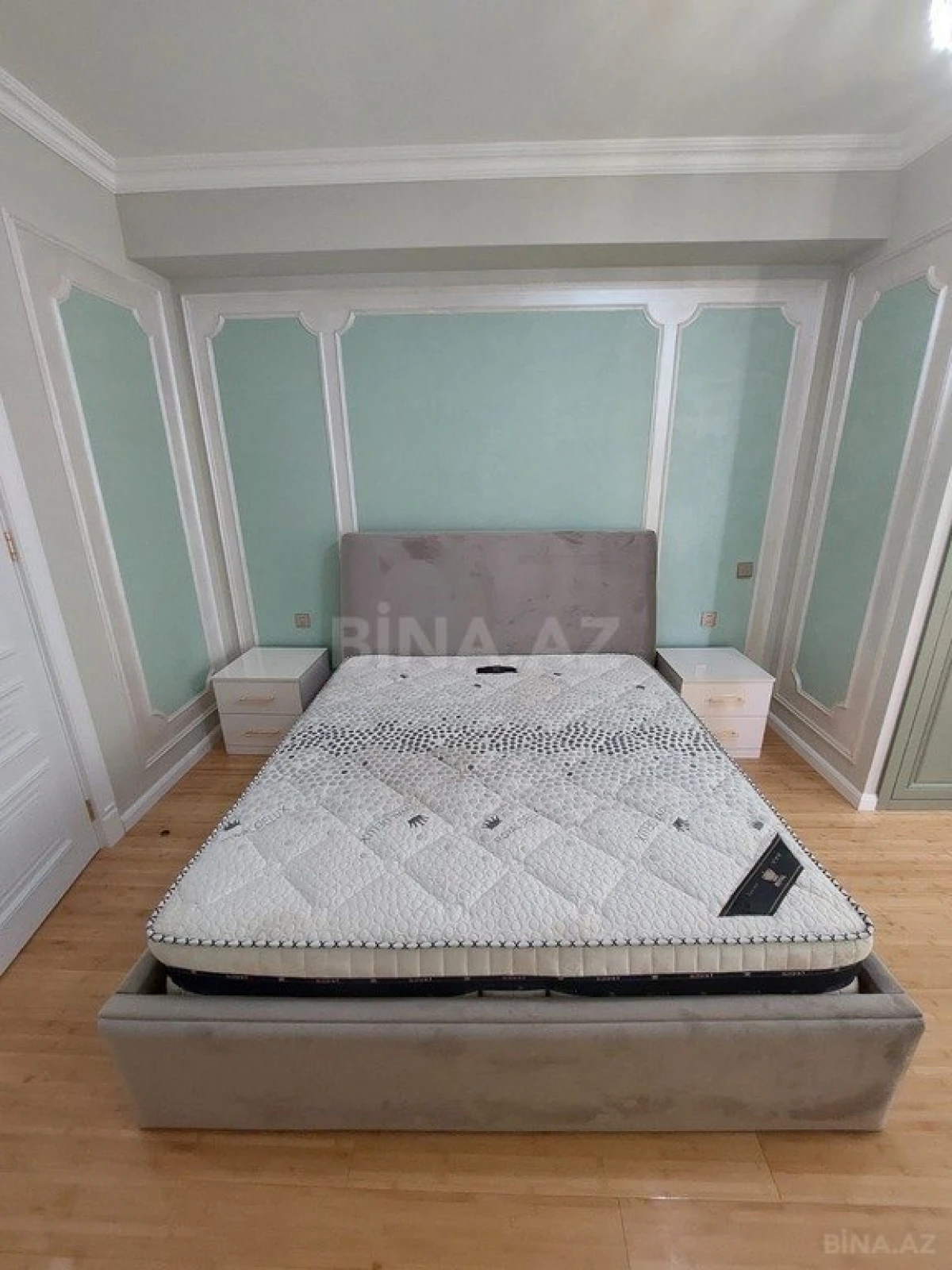 Satılır 4 otaqlı mənzil 215 m²