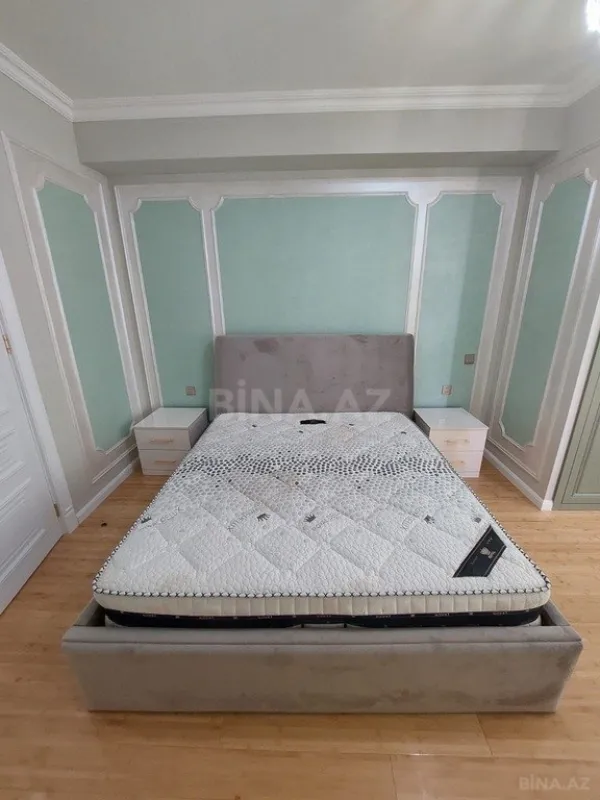 Satılır 4 otaqlı mənzil 215 m²