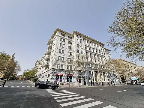 Kirayə verilir obyekt 4000 m² — Bakı, İçərişəhər 4000.00 m²