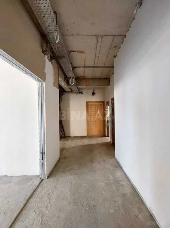 Satılır 5 otaqlı mənzil 300 m²