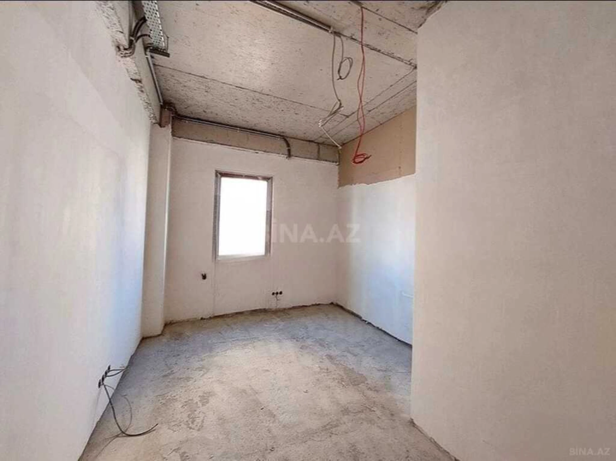 Satılır 5 otaqlı mənzil 300 m²