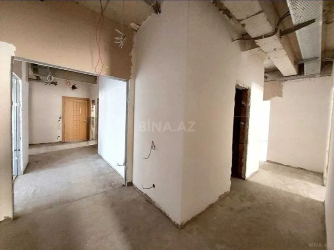 Satılır 5 otaqlı mənzil 300 m²