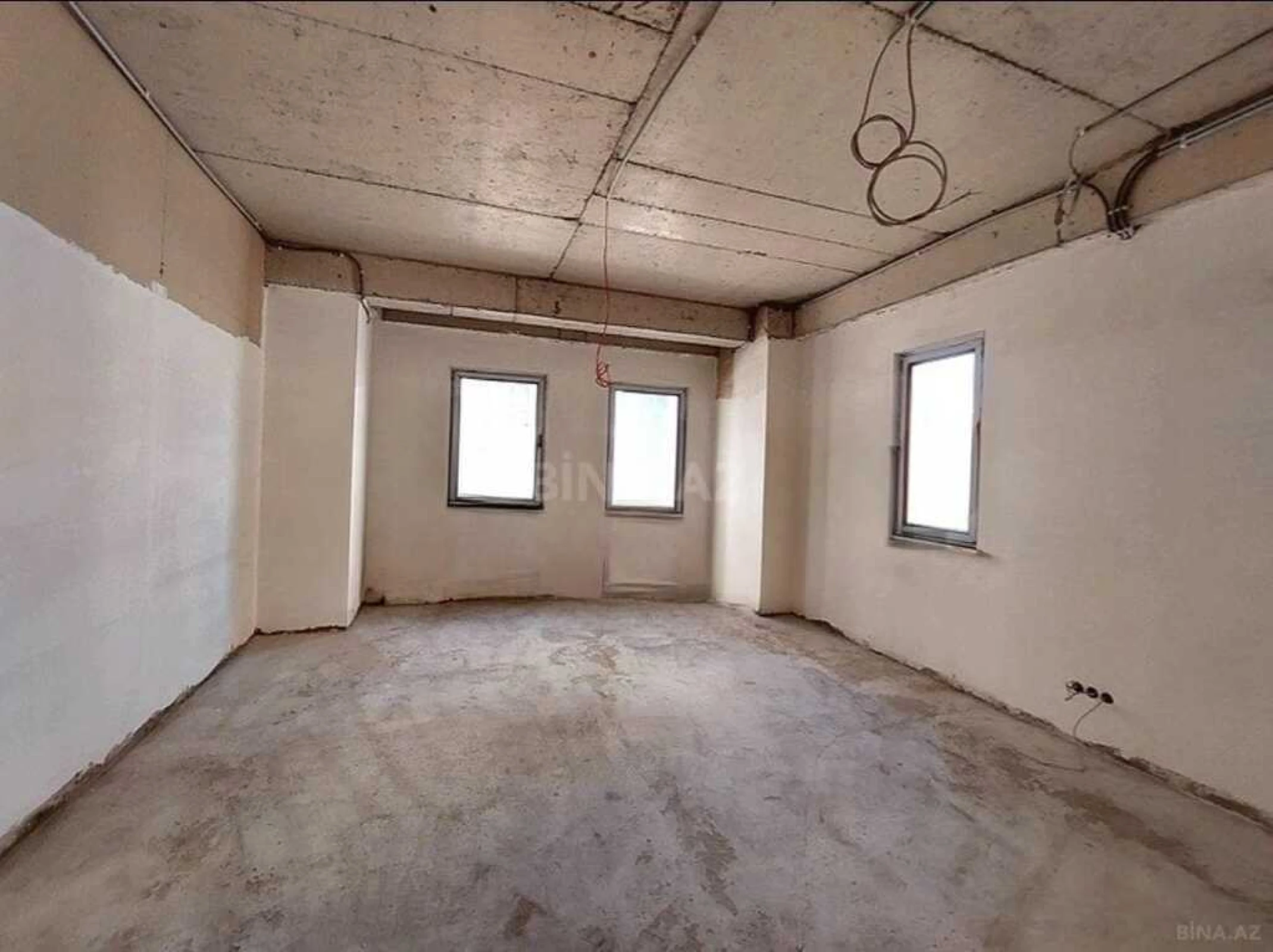 Satılır 5 otaqlı mənzil 300 m²