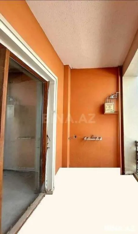 Satılır 5 otaqlı mənzil 300 m²