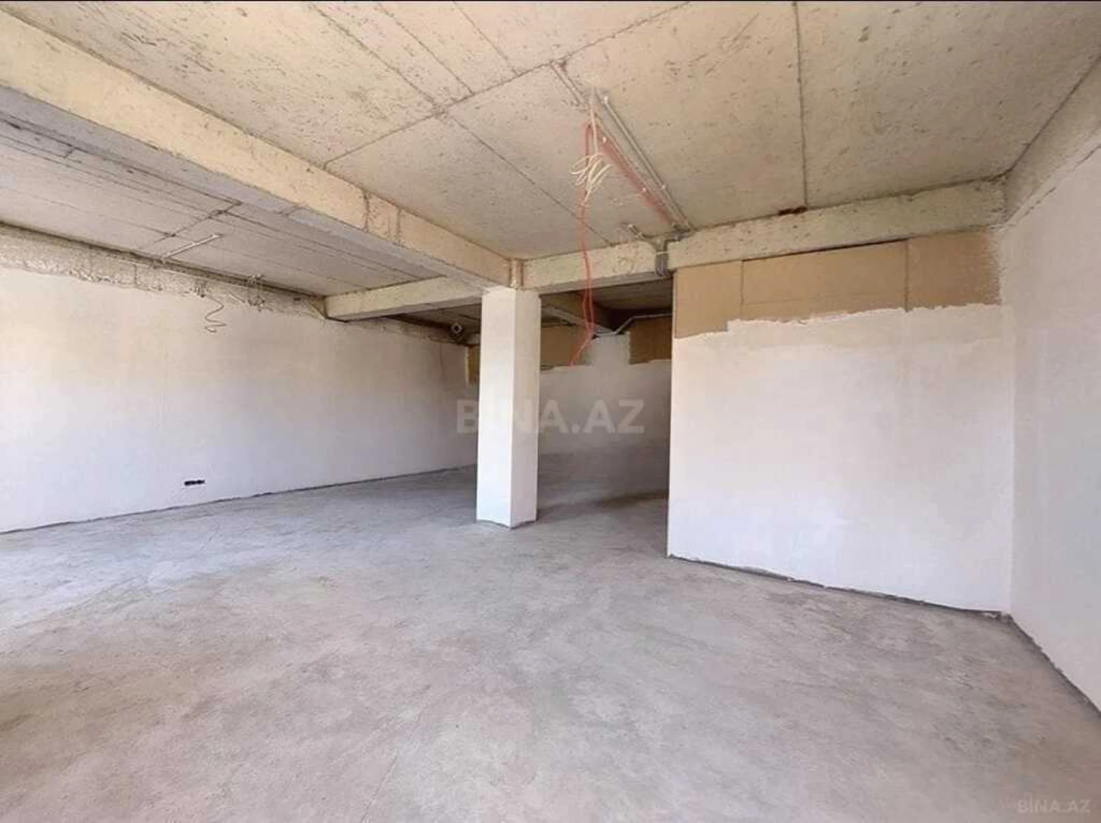 Satılır 5 otaqlı mənzil 300 m²