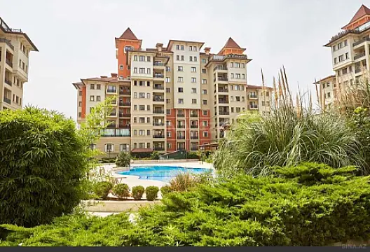 Satılır 5 otaqlı mənzil 300 m²