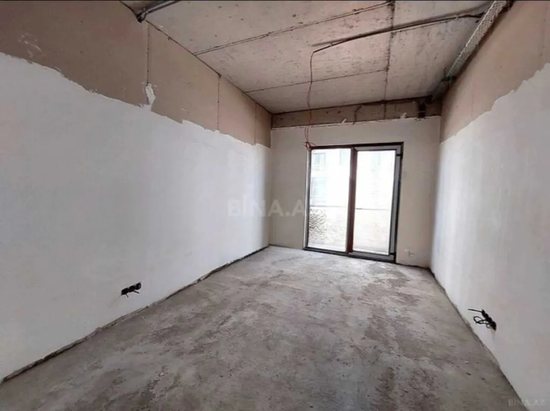 Satılır 5 otaqlı mənzil 300 m²