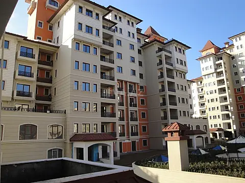 Satılır 5 otaqlı mənzil 300 m²