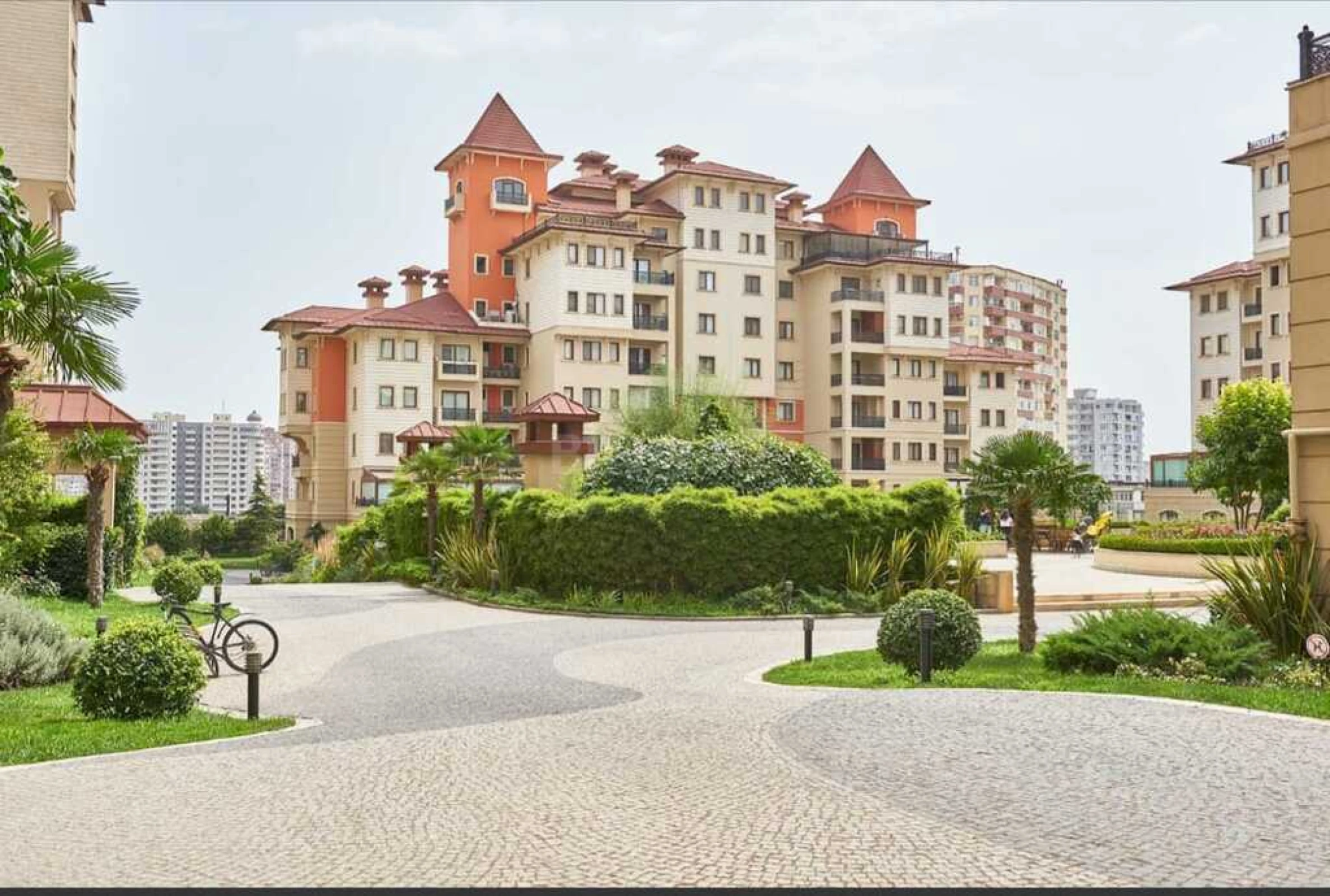 Satılır 5 otaqlı mənzil 300 m²
