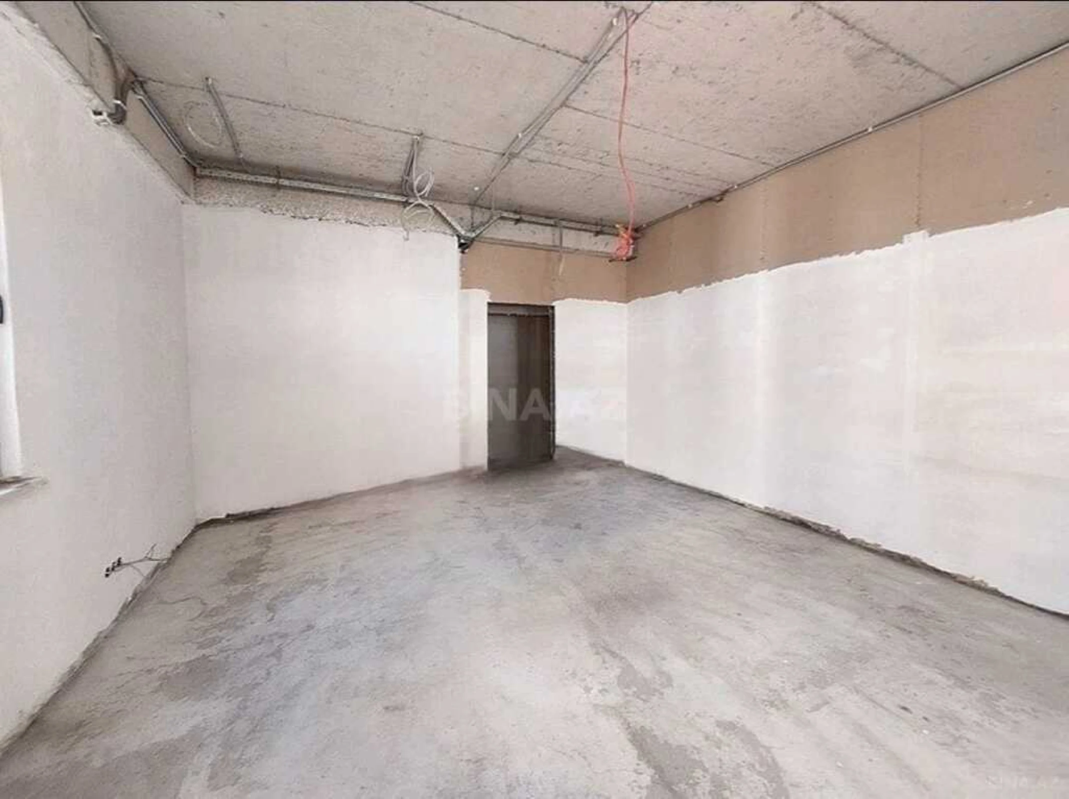 Satılır 5 otaqlı mənzil 300 m²