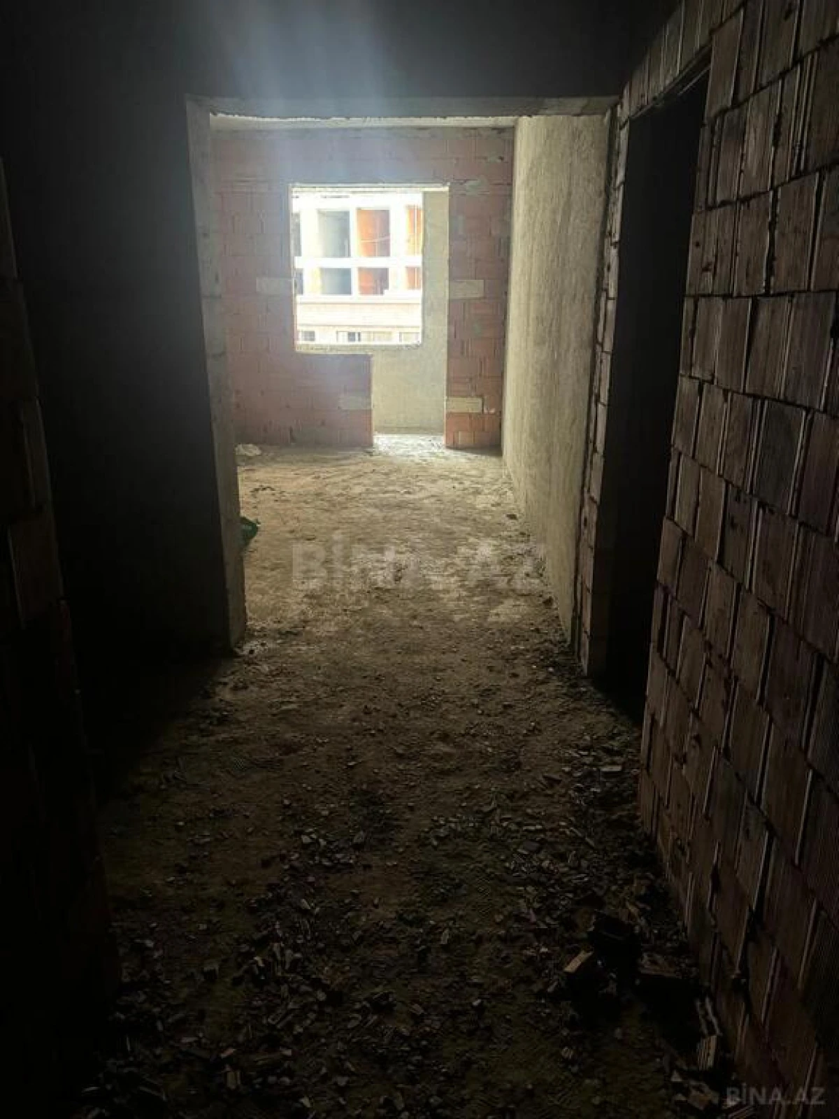 Satılır 2 otaqlı mənzil 106 m²