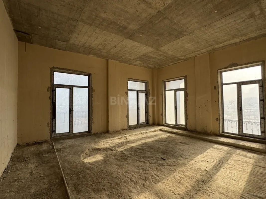 Satılır 5 otaqlı mənzil 301 m²