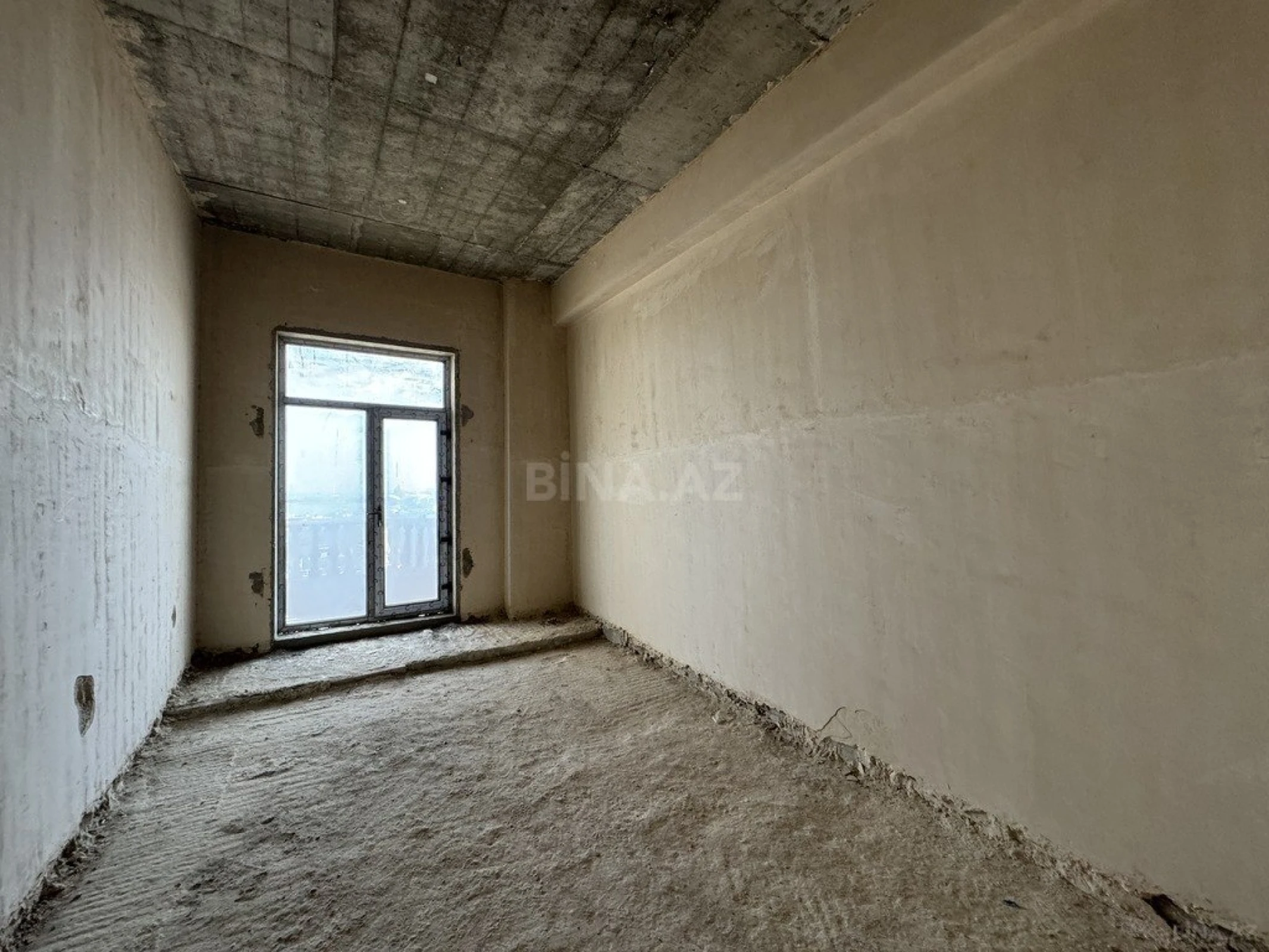 Satılır 5 otaqlı mənzil 301 m²