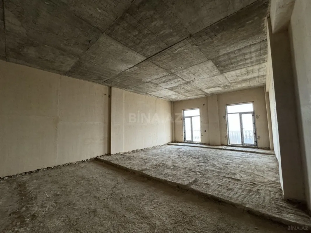 Satılır 5 otaqlı mənzil 301 m²