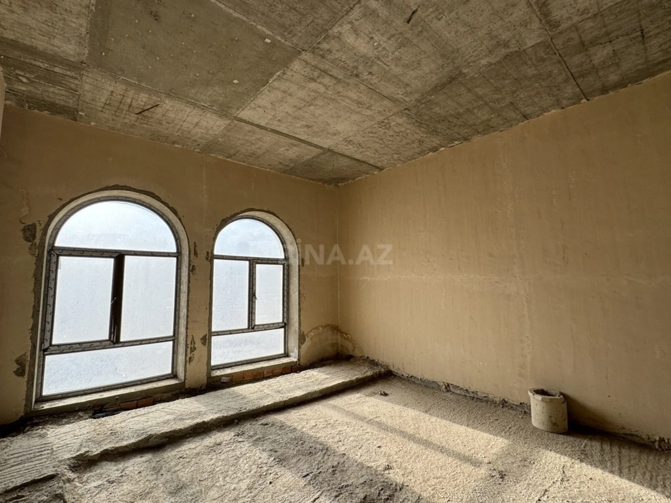 Satılır 5 otaqlı mənzil 301 m²