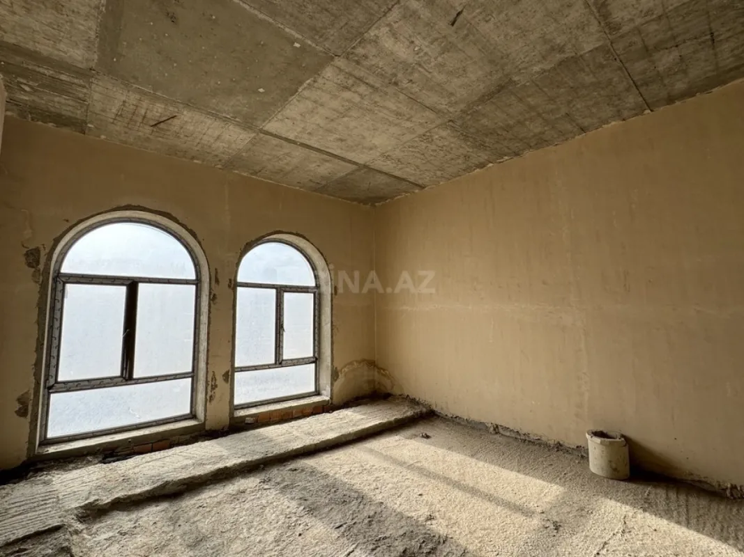 Satılır 5 otaqlı mənzil 301 m²