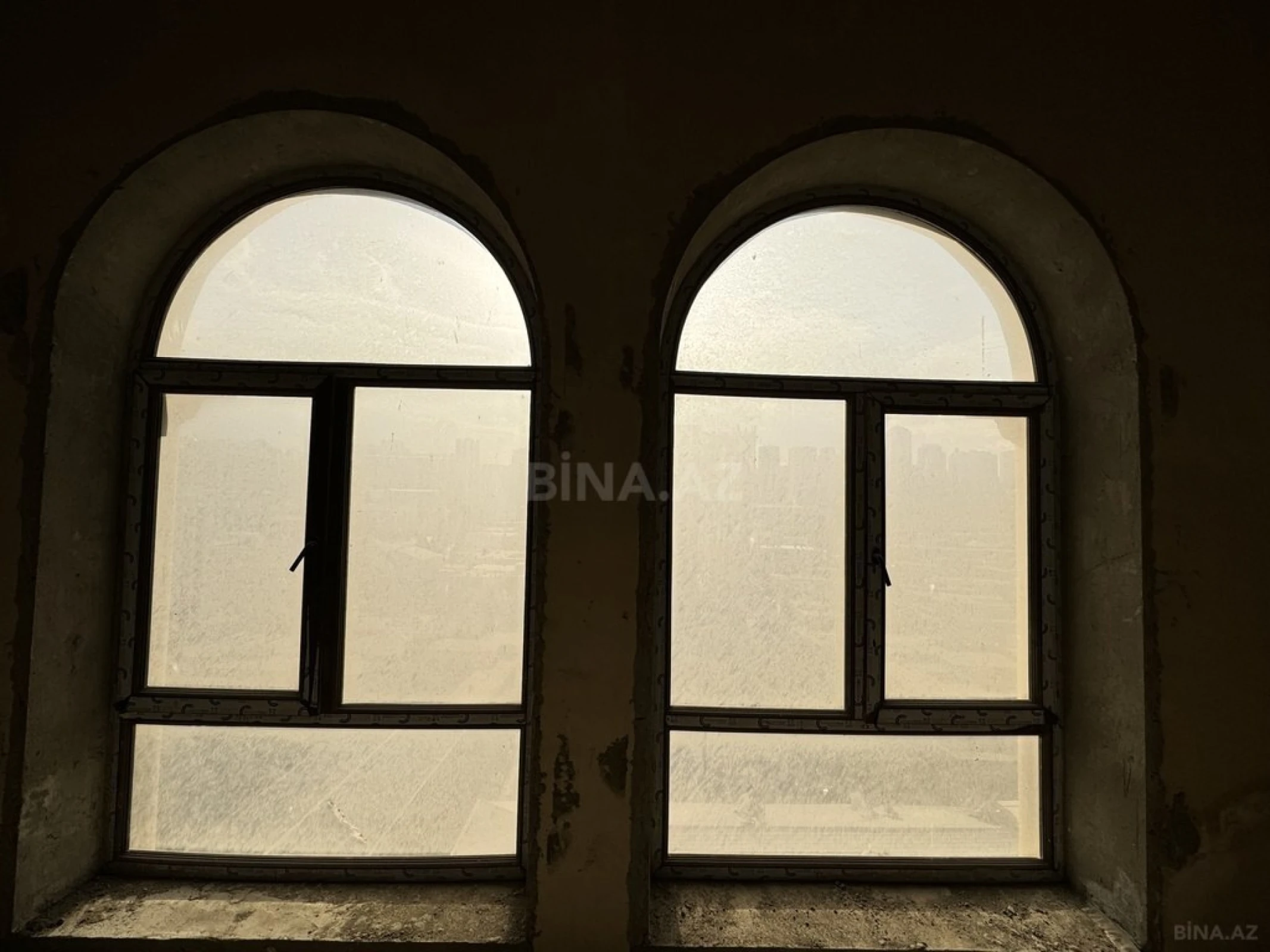 Satılır 5 otaqlı mənzil 301 m²