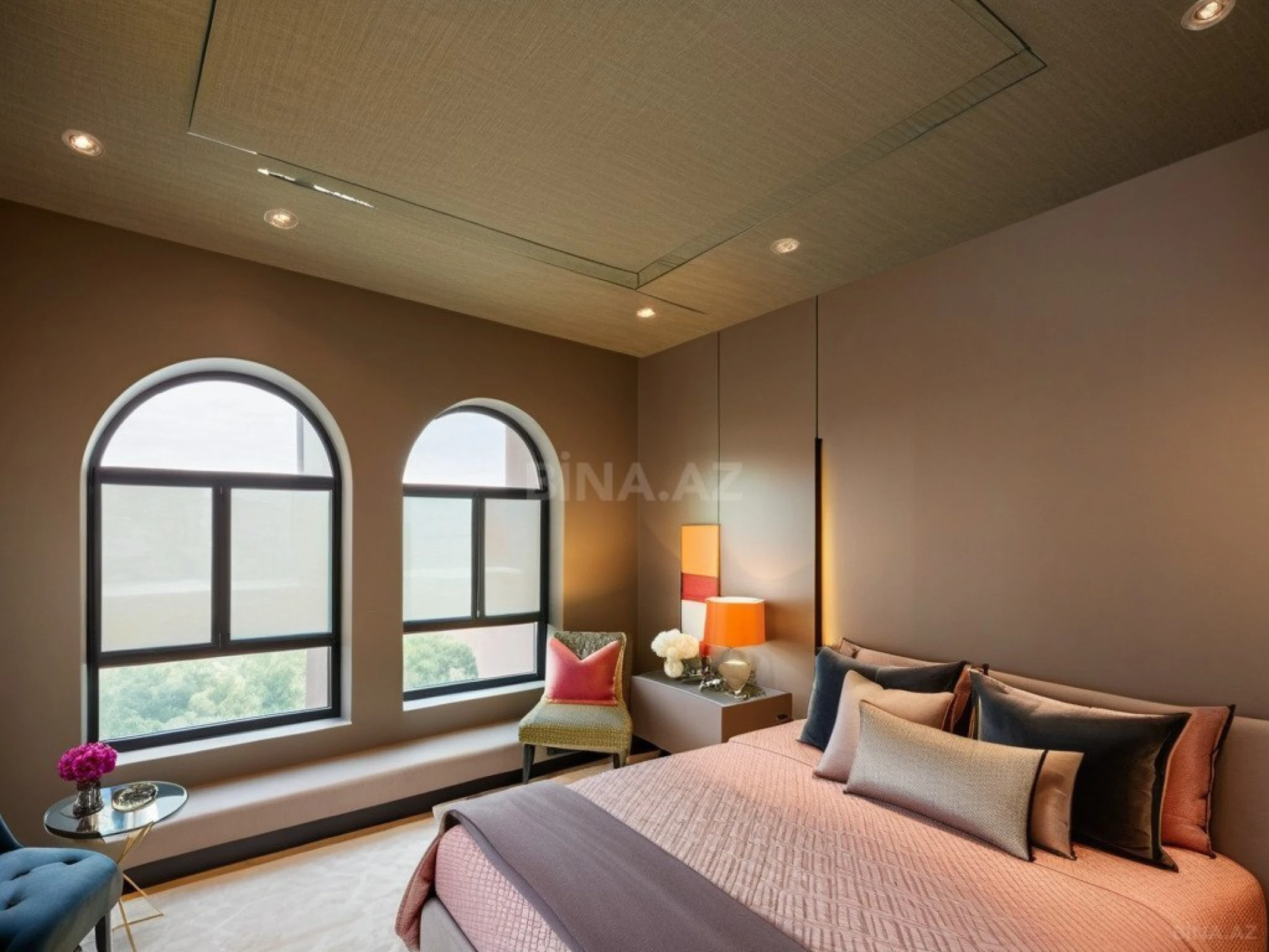 Satılır 5 otaqlı mənzil 301 m²