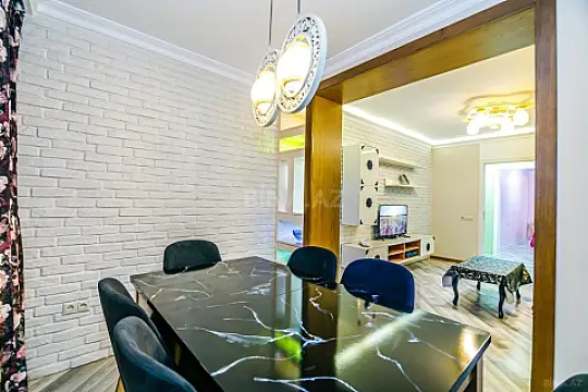 Kirayə verilir 2 otaqlı mənzil 60 m²