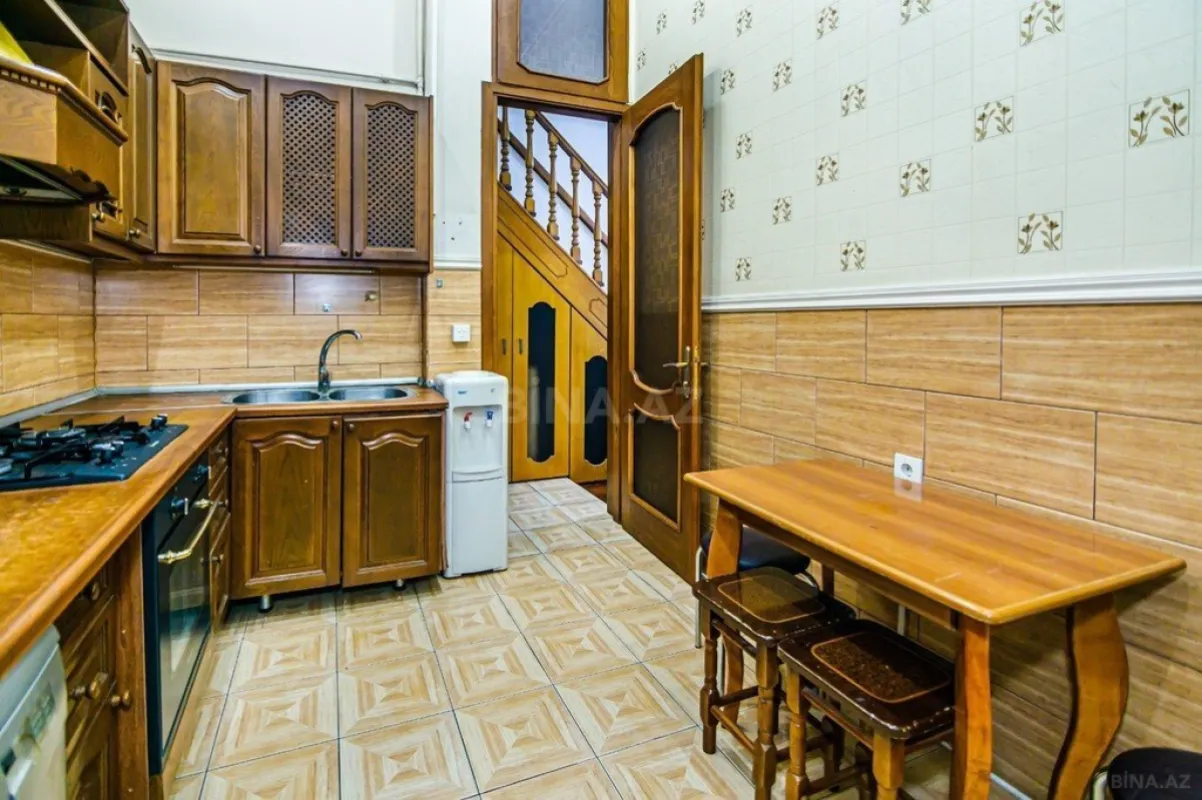 Kirayə verilir 4 otaqlı mənzil 110 m²