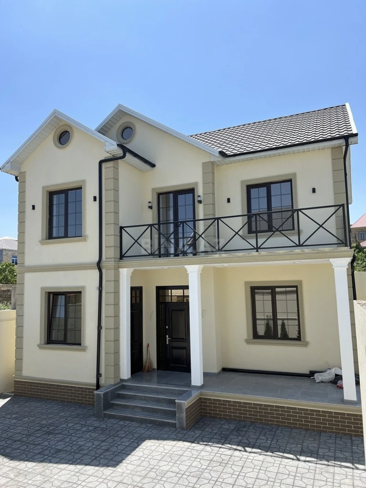 Satılır 5 otaqlı həyət evi 200 m²