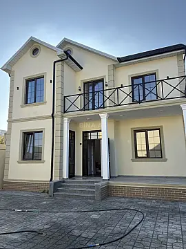 Satılır 5 otaqlı həyət evi 200 m²