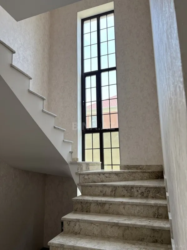 Satılır 5 otaqlı həyət evi 200 m²
