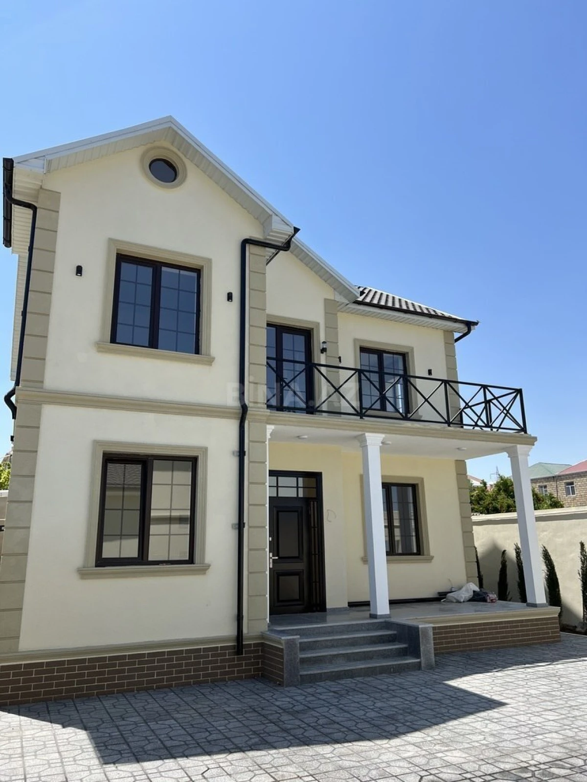 Satılır 5 otaqlı həyət evi 200 m²