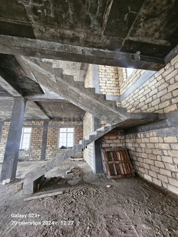 Satılır 6 otaqlı həyət evi 420 m²