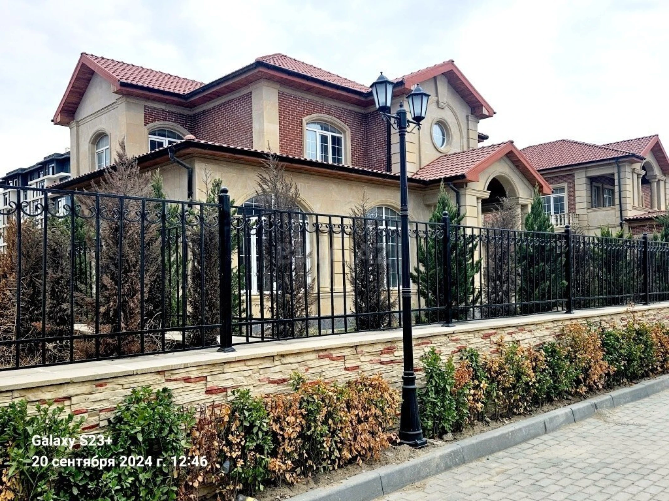Satılır 6 otaqlı həyət evi 420 m²