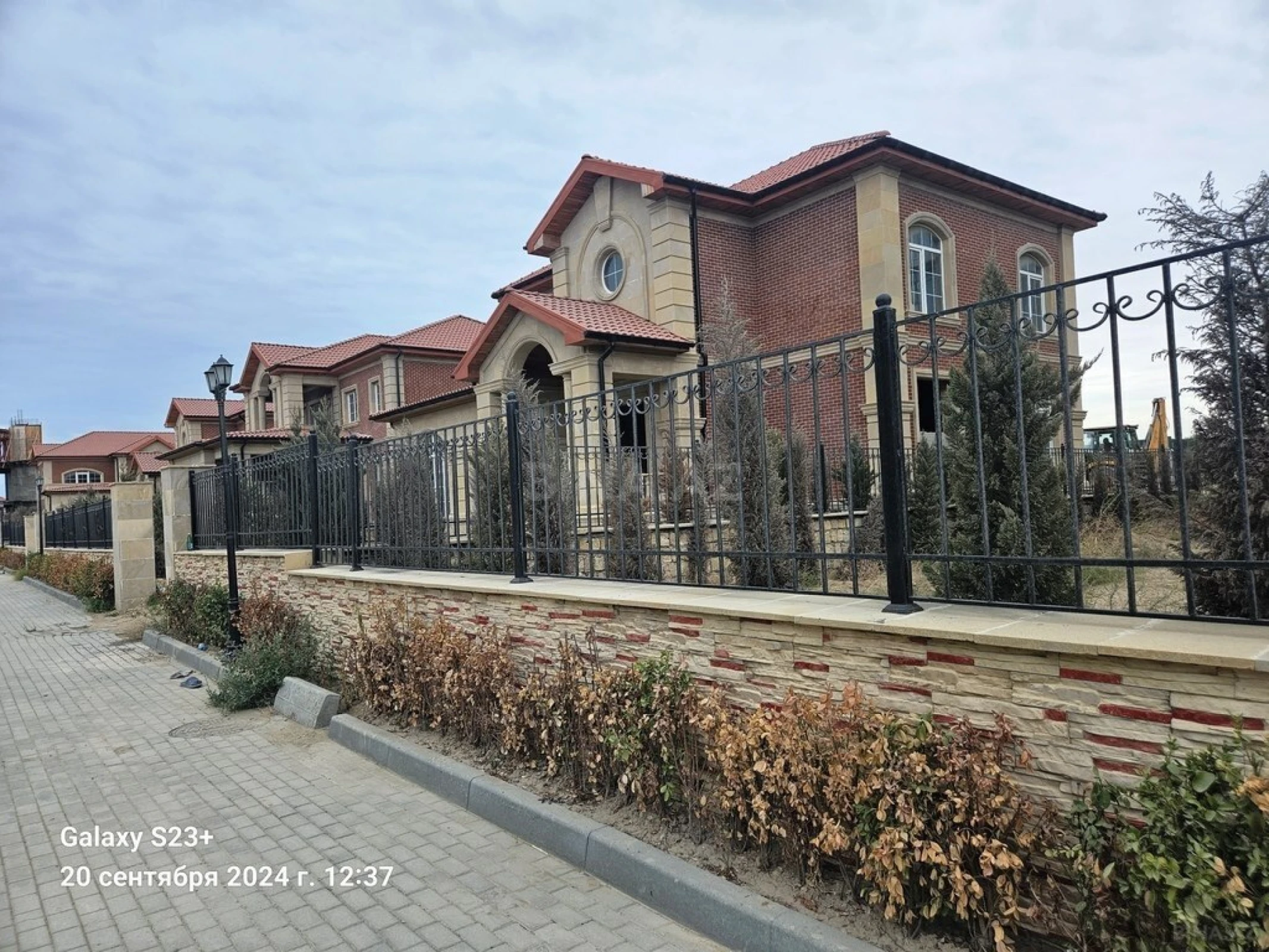 Satılır 5 otaqlı həyət evi 310 m²