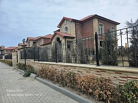 Satılır 5 otaqlı həyət evi 310 m²