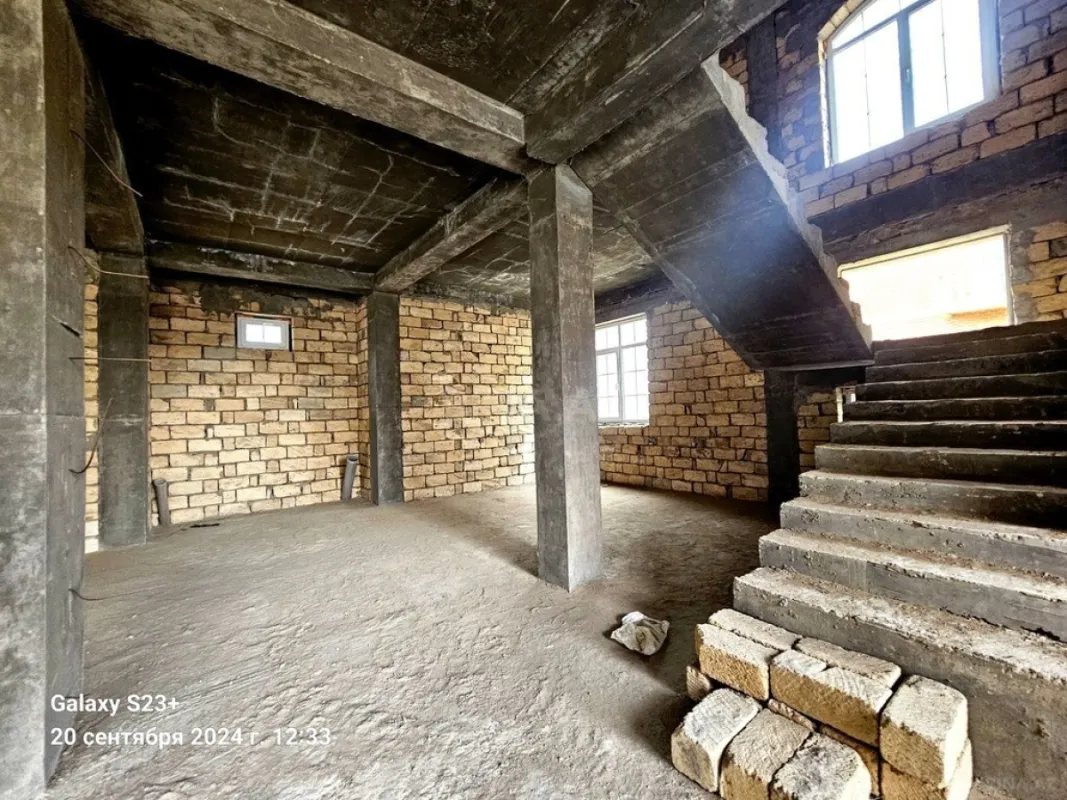 Satılır 5 otaqlı həyət evi 310 m²