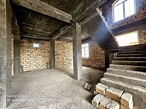 Satılır 5 otaqlı həyət evi 310 m²