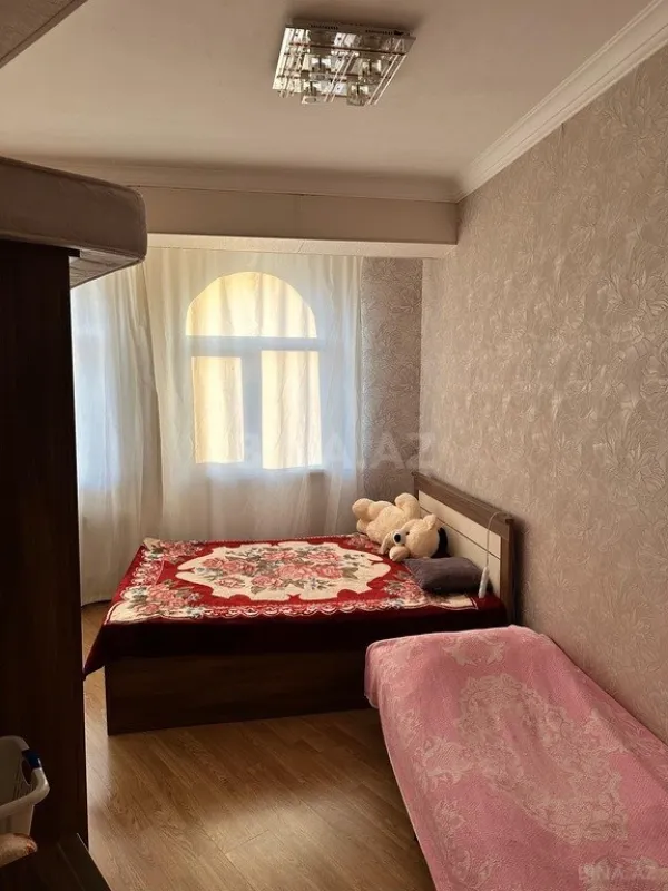 Satılır 2 otaqlı mənzil 77 m²